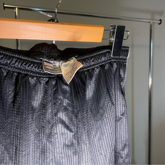 Vintage Nike shorts - Picture 2 of 2